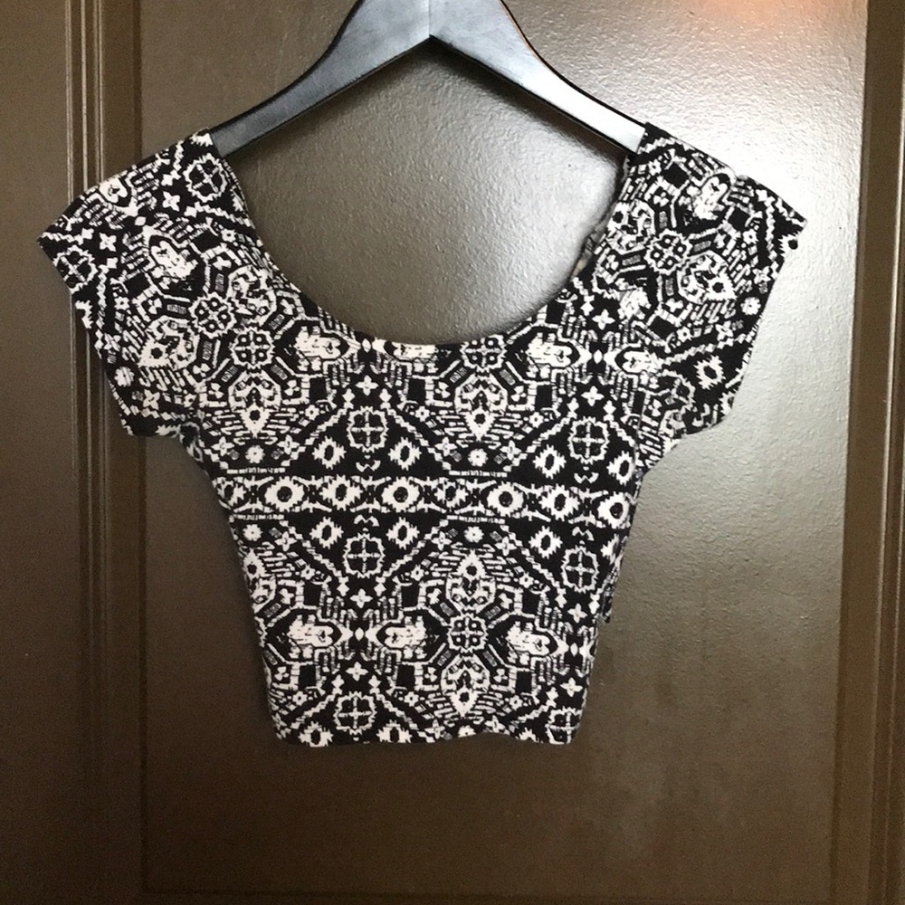 L.A. Hearts black and white croptop